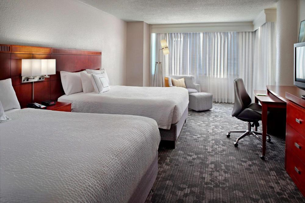 Guestroom Two Queens interior